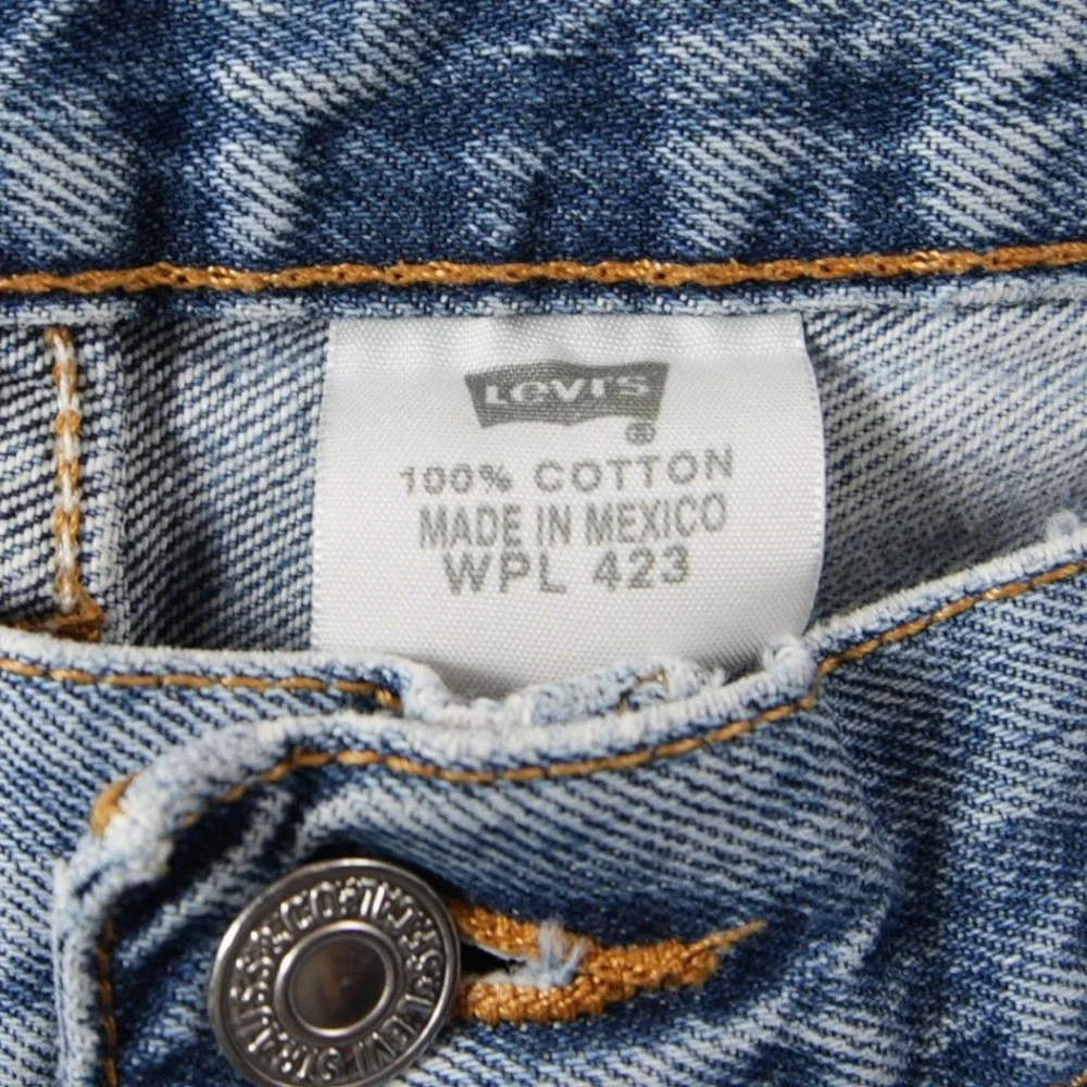 Vintage Y2K Levi 501 XX Distressed Button Fly Straight Leg Men Jeans 36x32 Light